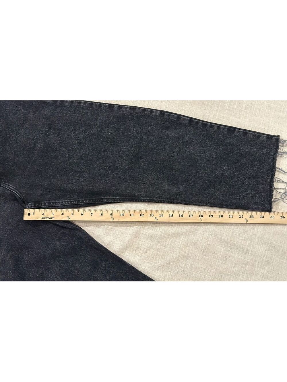 Urban Outfitters BDG Black Acid-Wash Mens 32x25 Curved Fit Cropped Ankle Jeans - Picture 4 of 9